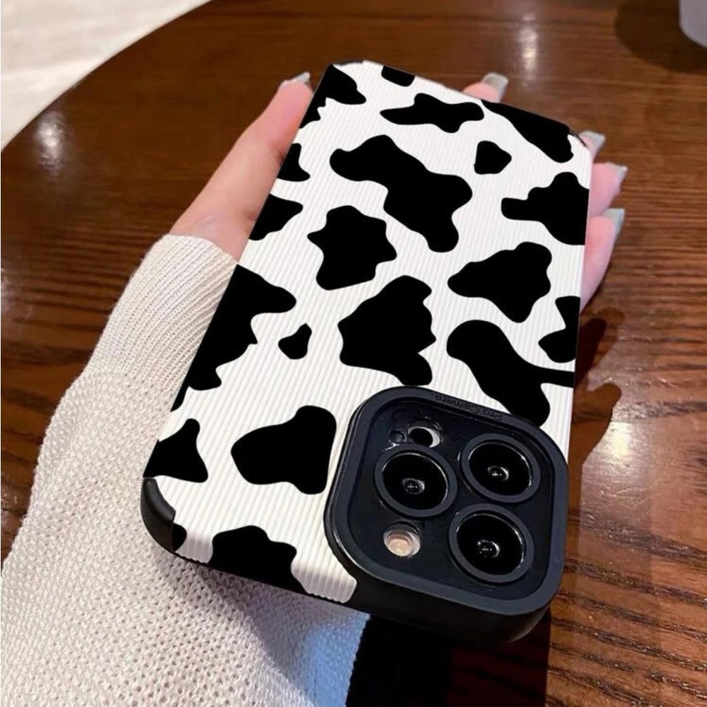 Trendy iPhone Case 📱 - Picture 2 of 3